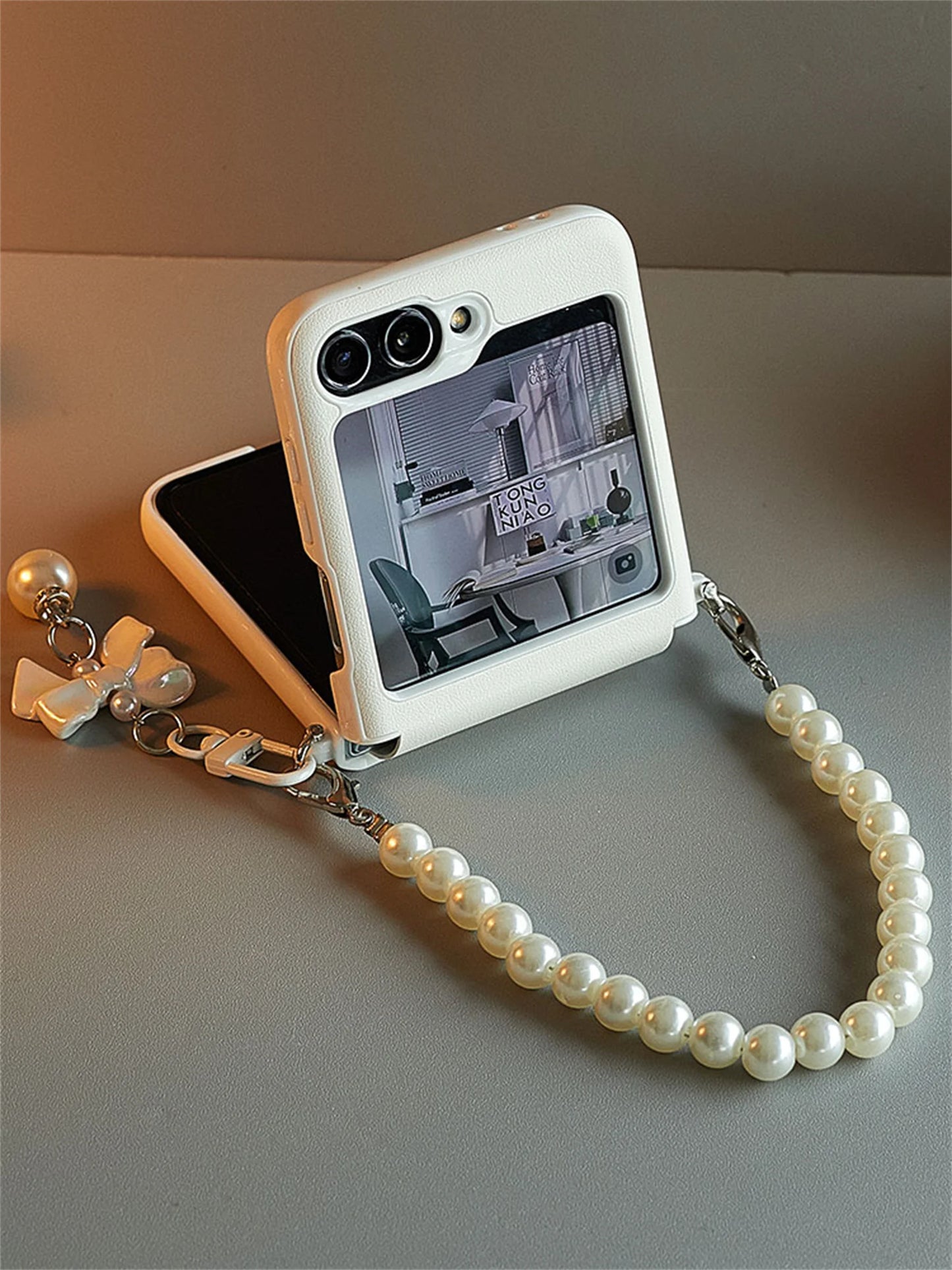 Korean ins Retro White Bow Pendant Pearl Bracelet Phone Case for Galaxy Z Flip