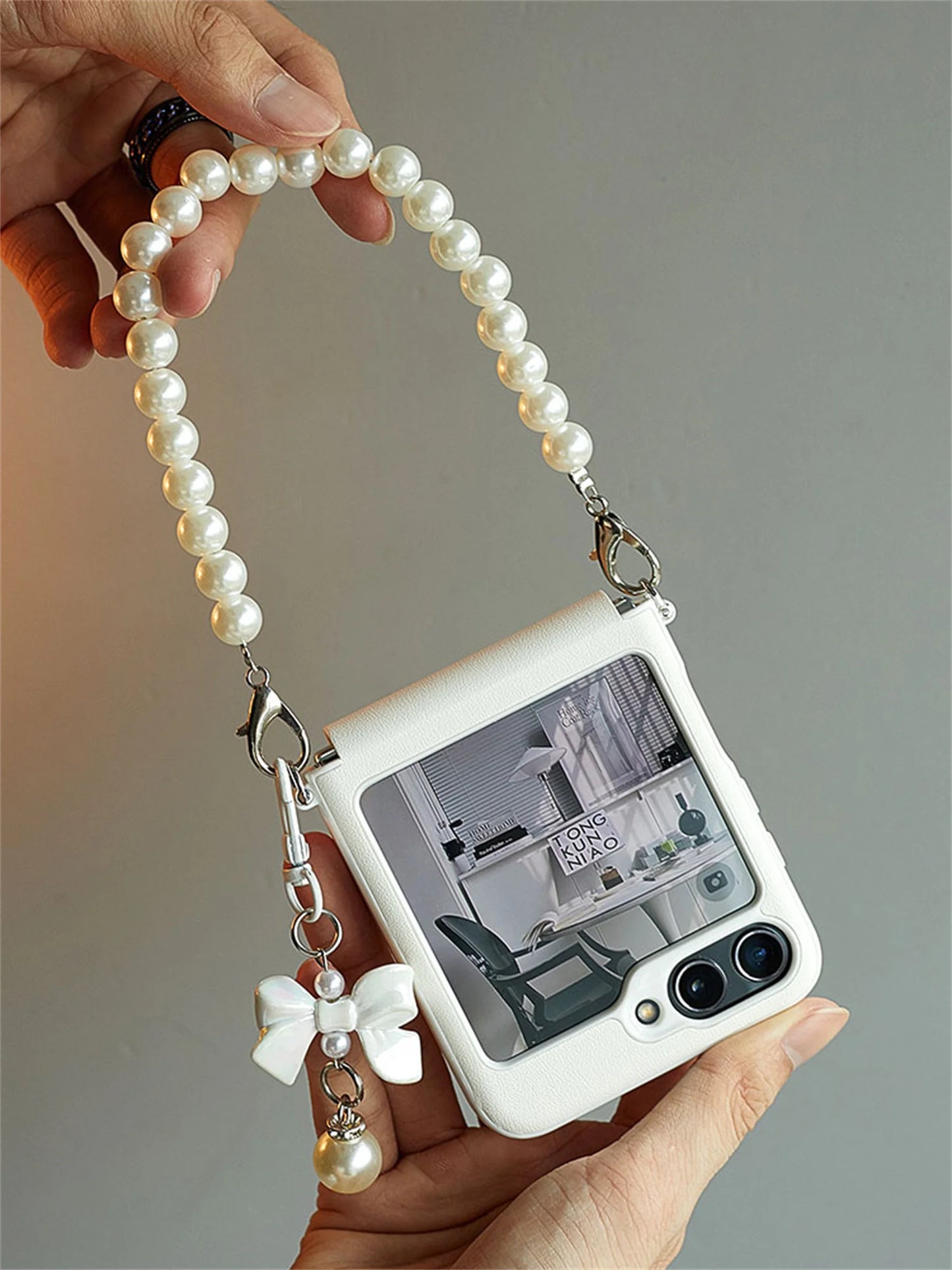 Korean ins Retro White Bow Pendant Pearl Bracelet Phone Case for Galaxy Z Flip